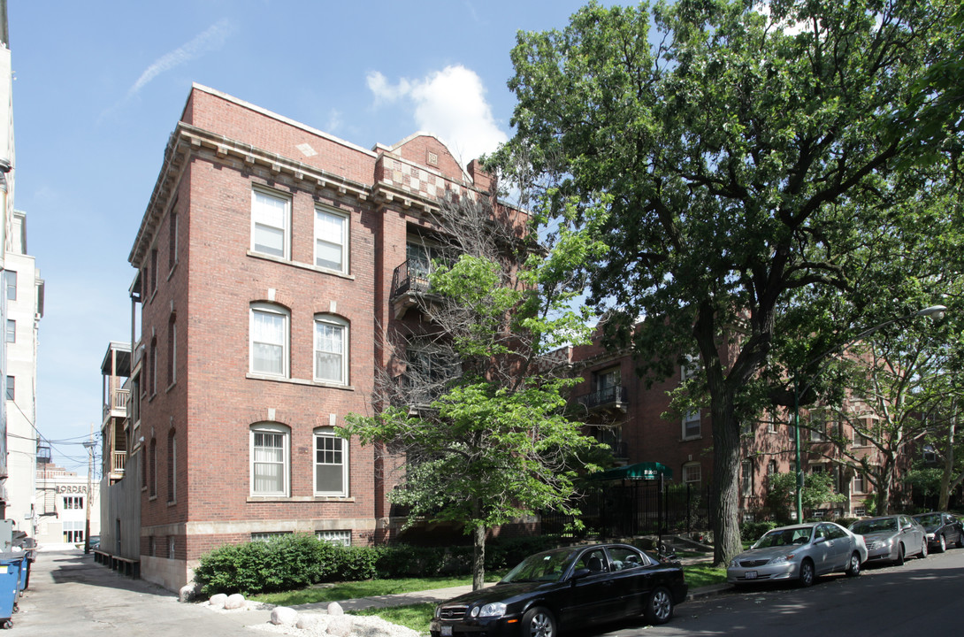 Harper Place Condominiums in Chicago, IL - Building Photo