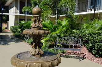 Chateau in Tampa, FL - Foto de edificio - Building Photo