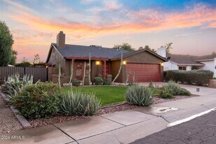 6863 E Phelps Rd in Scottsdale, AZ - Building Photo