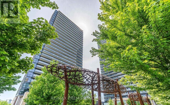 33 Singer Ct in Toronto, ON - Building Photo - Building Photo