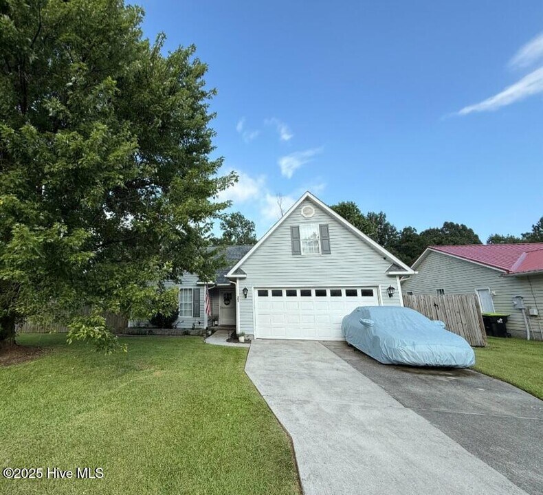 403 Boysenberry Ln in Hubert, NC - Building Photo