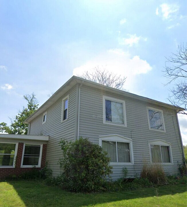 1703 Skyline Heights in Coshocton, OH - Building Photo