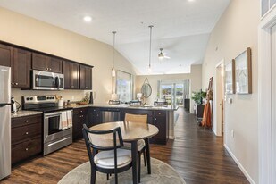 Redwood Southgate in Southgate, MI - Building Photo