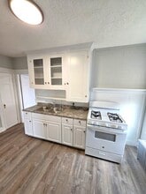 161 Montgomery St, Unit Unit 8 in Pawtucket, RI - Foto de edificio - Building Photo