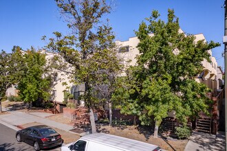 620 N Louise St in Glendale, CA - Building Photo - Building Photo