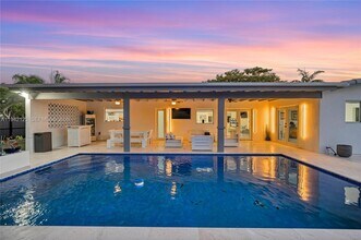 8501 SW 142nd St in Palmetto Bay, FL - Building Photo - Building Photo