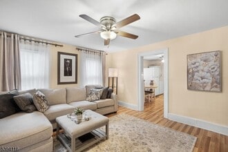 10 Kenvil Ave in Roxbury Township, NJ - Foto de edificio - Building Photo