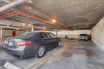 Central Inglewood Life – Gated Living Near in Inglewood, CA - Foto de edificio - Building Photo