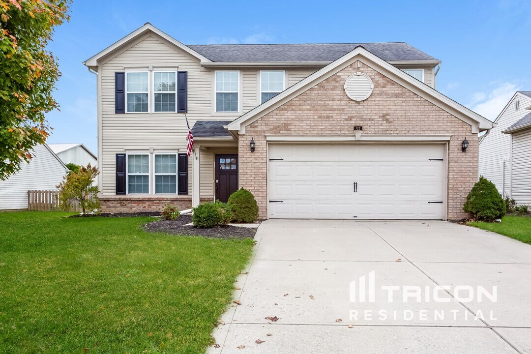 722 Bluff Creek Dr in Fortville, IN - Building Photo