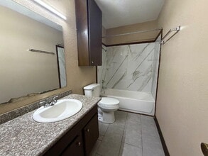 226 Cherry St in Levelland, TX - Building Photo - Building Photo