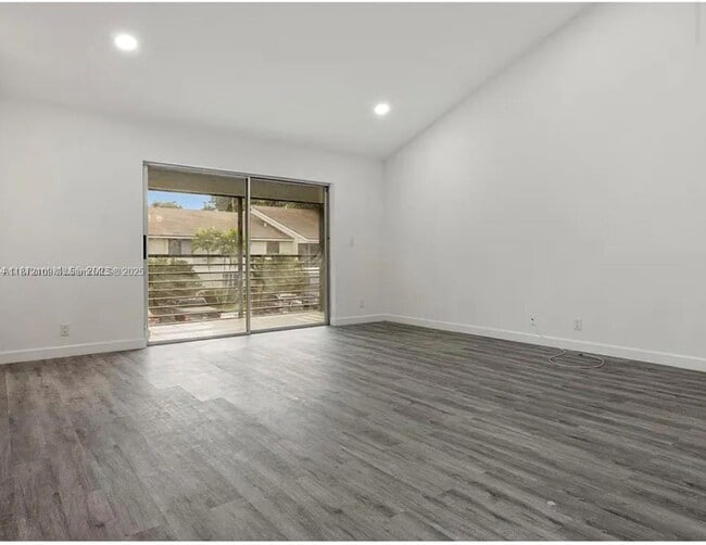 707 Gardens Dr, Unit 203 in Pompano Beach, FL - Foto de edificio - Building Photo