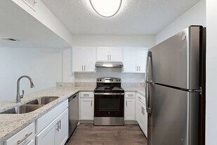 Topaz Village in Melbourne, FL - Building Photo