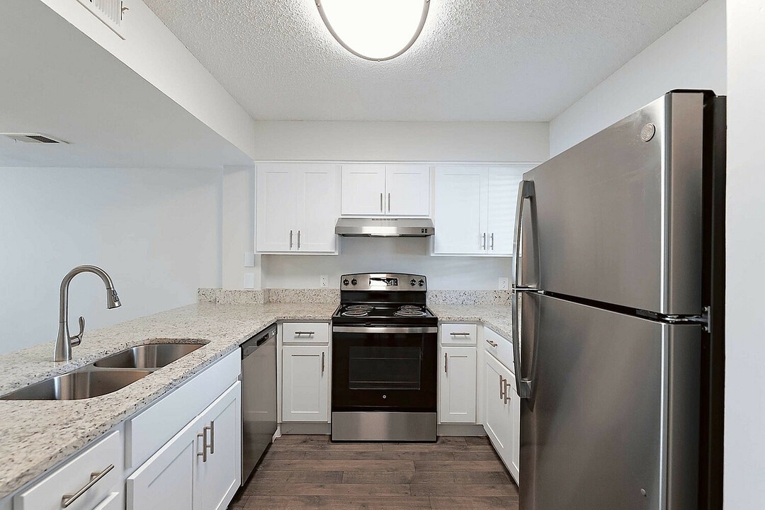 Topaz Village in Melbourne, FL - Building Photo