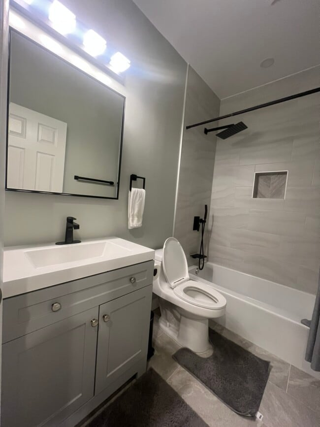 4908 Abbott Dr in Temple Hills, MD - Building Photo - Building Photo