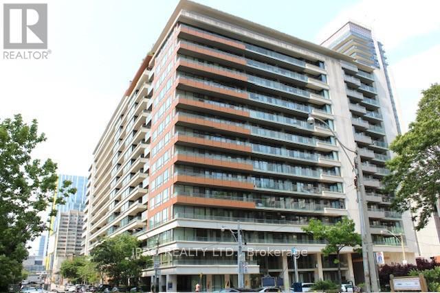 111-111 Elizabeth St in Toronto, ON - Building Photo