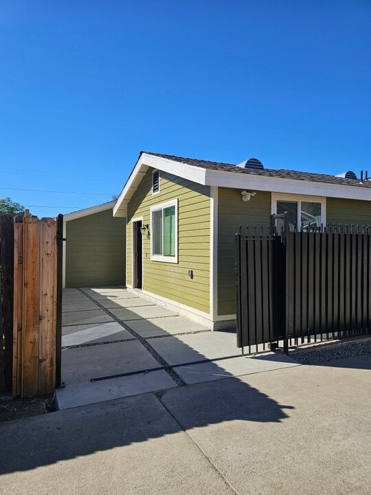 587 N Orange in Orange, CA - Building Photo