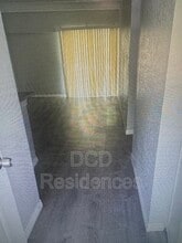 8310 Oak Forest Ct in Tampa, FL - Building Photo - Building Photo