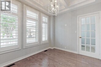 543 Bridgeview Rd in Oakville, ON - Building Photo - Building Photo