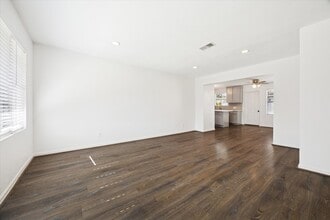 4404 Vivian St in Bellaire, TX - Building Photo - Building Photo