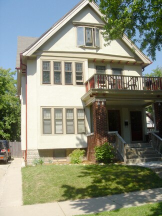 2485 N Frederick Ave, Unit 2nd floor in Milwaukee, WI - Building Photo