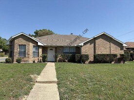 5047 Hollow Ridge Rd in Dallas, TX - Building Photo