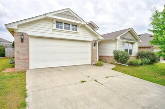12490 Native Hill Dr in Choctaw, OK - Building Photo - Building Photo
