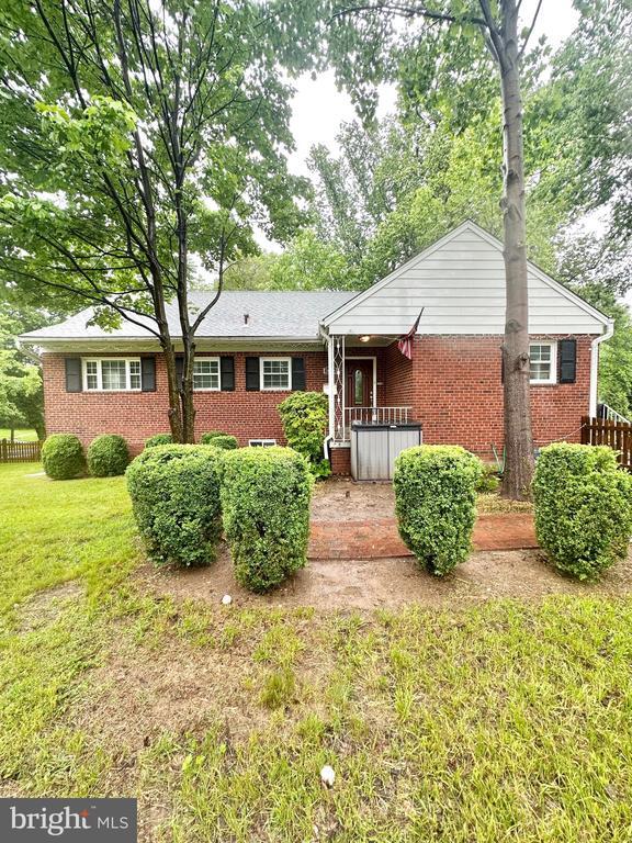 property at 3066 Valley Ln