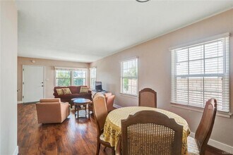 3317 Paraiso Way in Glendale, CA - Building Photo - Building Photo