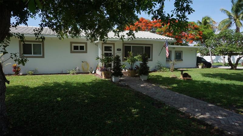 1500 SE 1st St in Pompano Beach, FL - Foto de edificio
