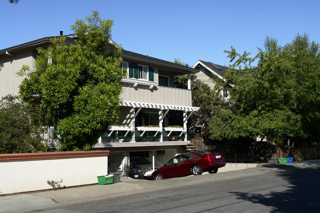 677 Fremont St in Menlo Park, CA - Building Photo