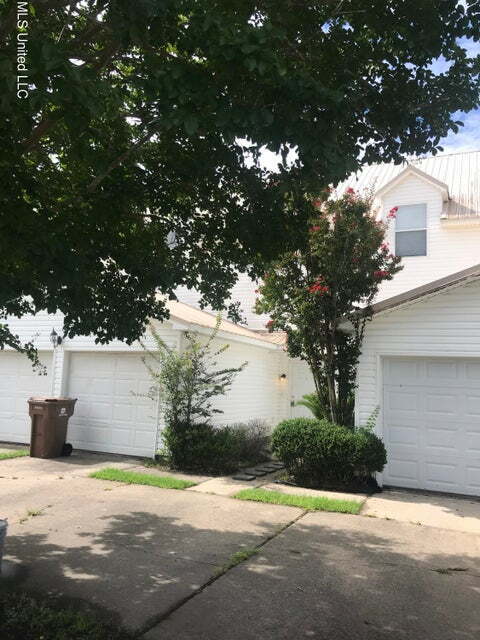 1805 Irish Hill Dr in Biloxi, MS - Building Photo