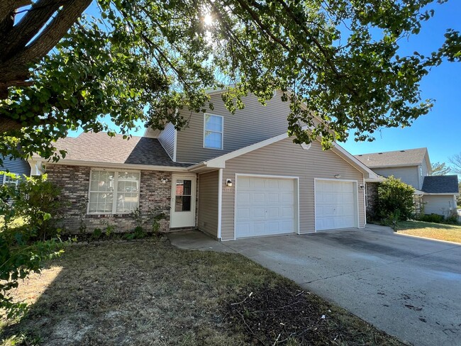 3616-3618 Pimlico Dr in Columbia, MO - Foto de edificio - Building Photo