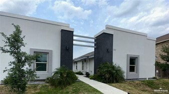 7 Lotto Ln in Edinburg, TX - Building Photo