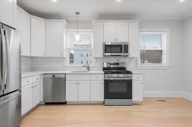 16 Maryland St, Unit 1 in Boston, MA - Building Photo - Building Photo