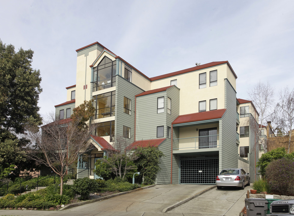 Jean Heights in Oakland, CA - Building Photo