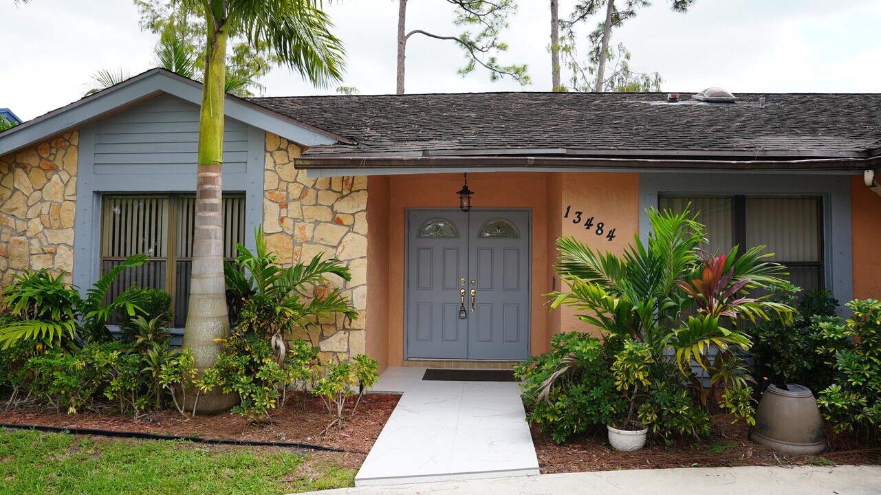 13484 Jonquil Ct in Wellington, FL - Building Photo