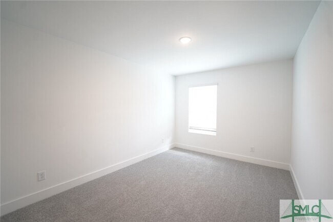 property at 160 Kingswood Cir
