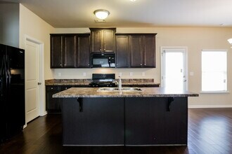 2950 E Captiva Dr in Douglasville, GA - Building Photo - Building Photo