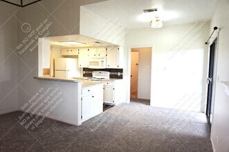 1013 Chestnut St in San Marcos, TX - Building Photo - Building Photo