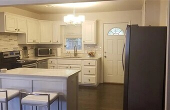 1227 W Brooks St in Norman, OK - Building Photo - Building Photo