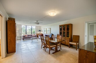 5350 Woodland Lakes Dr in Palm Beach Gardens, FL - Building Photo - Building Photo