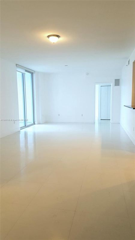3030 NE 188th St in Aventura, FL - Building Photo - Building Photo