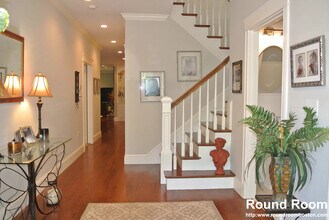 3 Hickory Rd, Unit 1 in Wellesley, MA - Foto de edificio - Building Photo