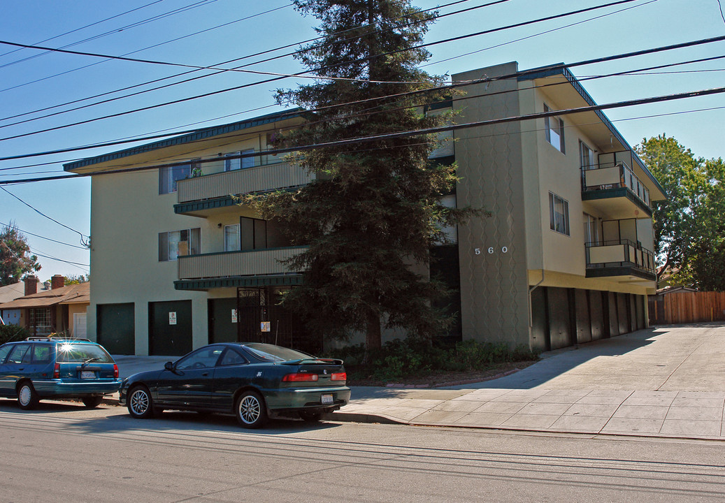 560 Charter St in Redwood City, CA - Building Photo