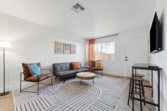 2739 E Tamarisk Ave in Phoenix, AZ - Building Photo - Building Photo