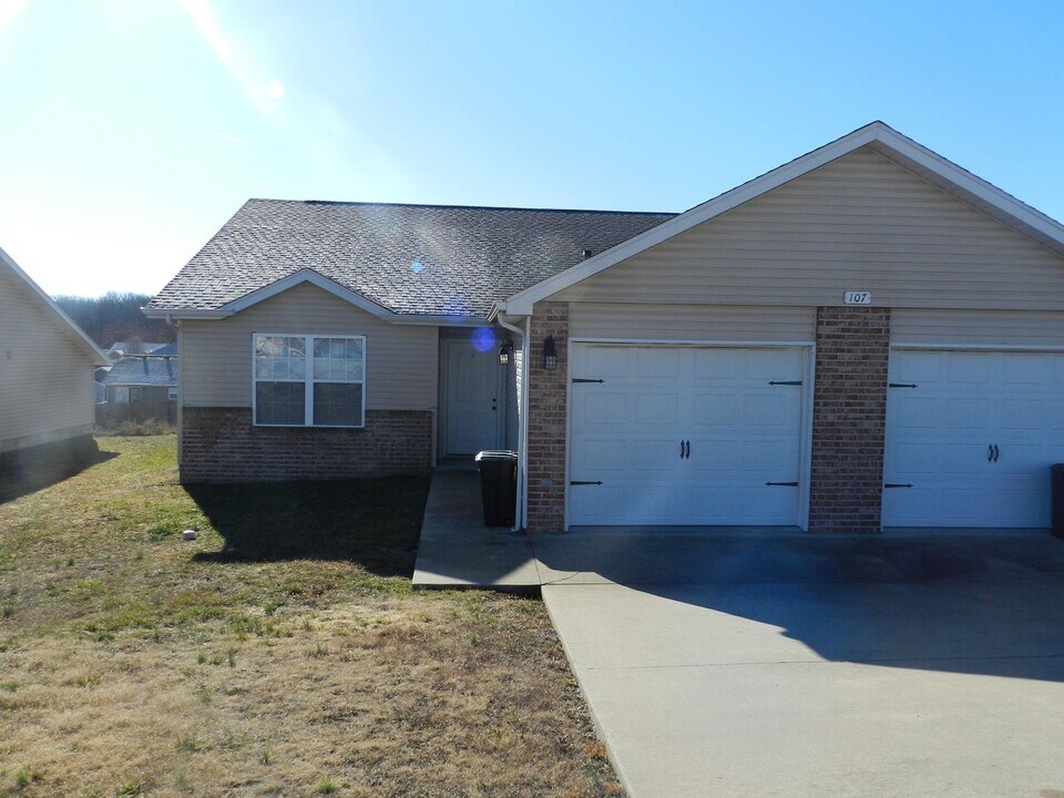 107 Edna St in Waynesville, MO - Building Photo