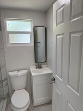 1050 NW 25th Way in Fort Lauderdale, FL - Building Photo - Building Photo