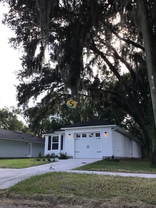 9116 Monroe Ave in Jacksonville, FL - Building Photo