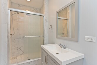 3324 W Diversey Ave in Chicago, IL - Building Photo - Building Photo