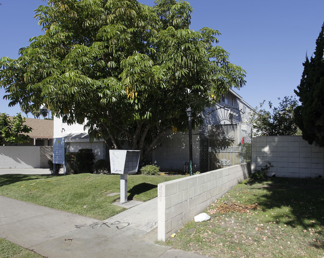 3423 W Orange Ave in Anaheim, CA - Building Photo - Building Photo